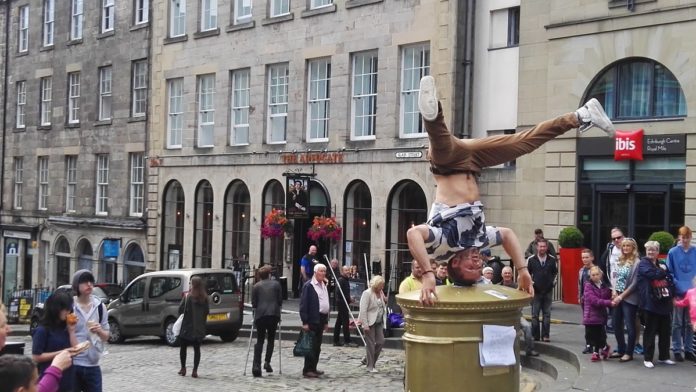 Street entertainers at Edinburgh Festival Fringe
